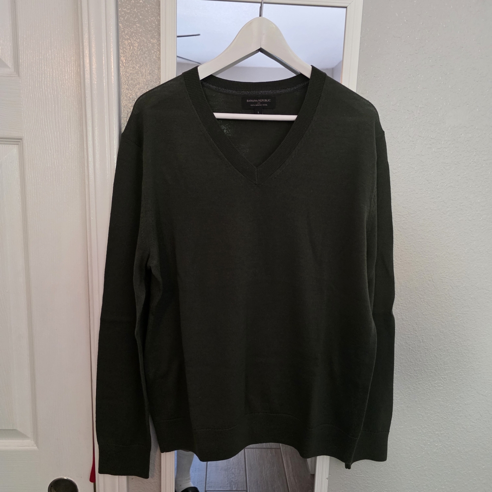 Banana Republic Dark Green V-Neck Sweater